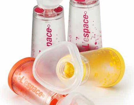 CAMERA DISTANZIATRICE PER EROGATORI SPRAY PREDOSATI L'ESPACE 220 ML PER ADULTI CON BOCCAGLIO VALVOLA INSPIRAZIONE 2 VALVOLE ESPIRAZIONE CODICE COLORE MAGENTA